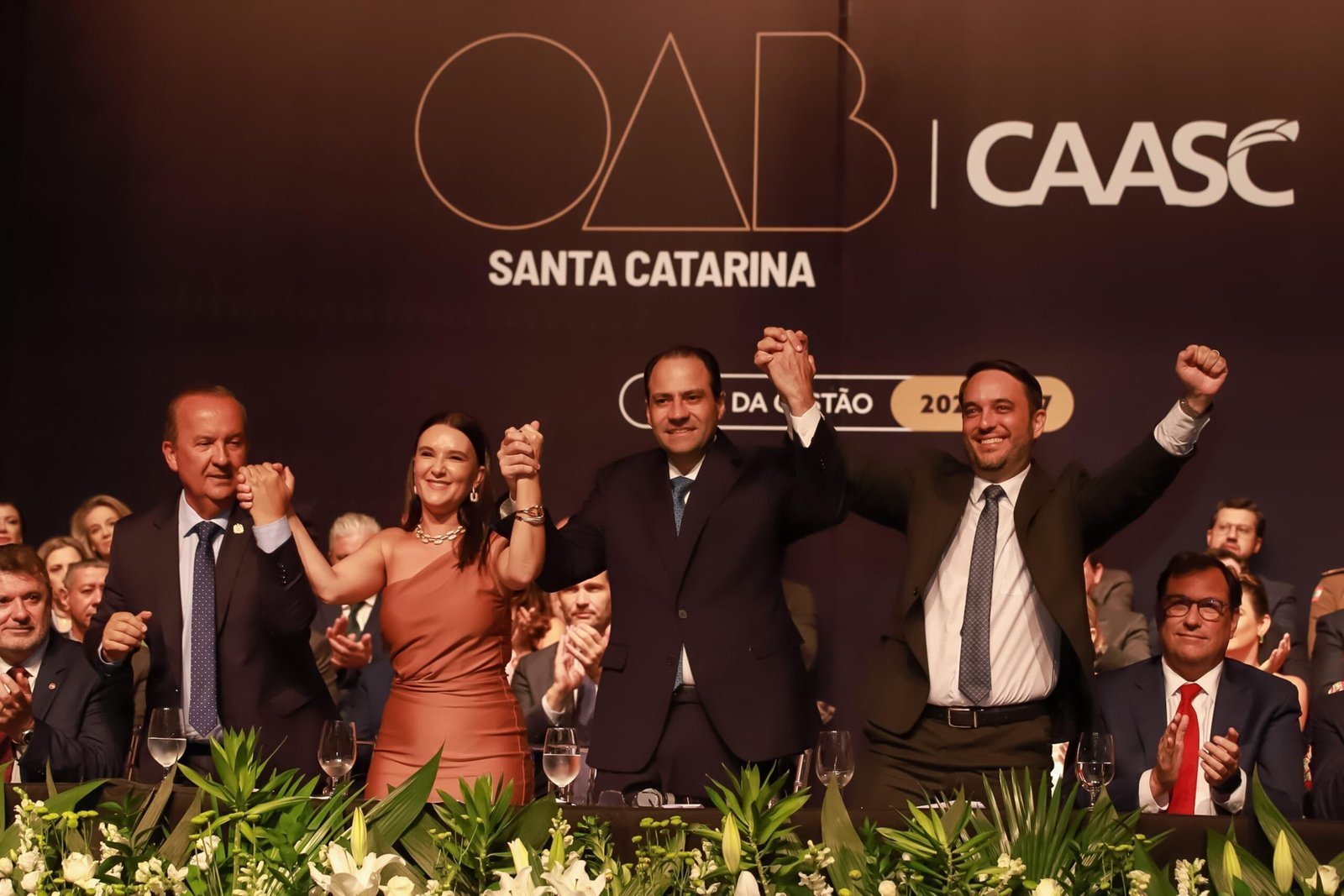 Com a promessa de estar onde a advocacia estiver, Juliano Mandelli toma posse na OAB/SC
