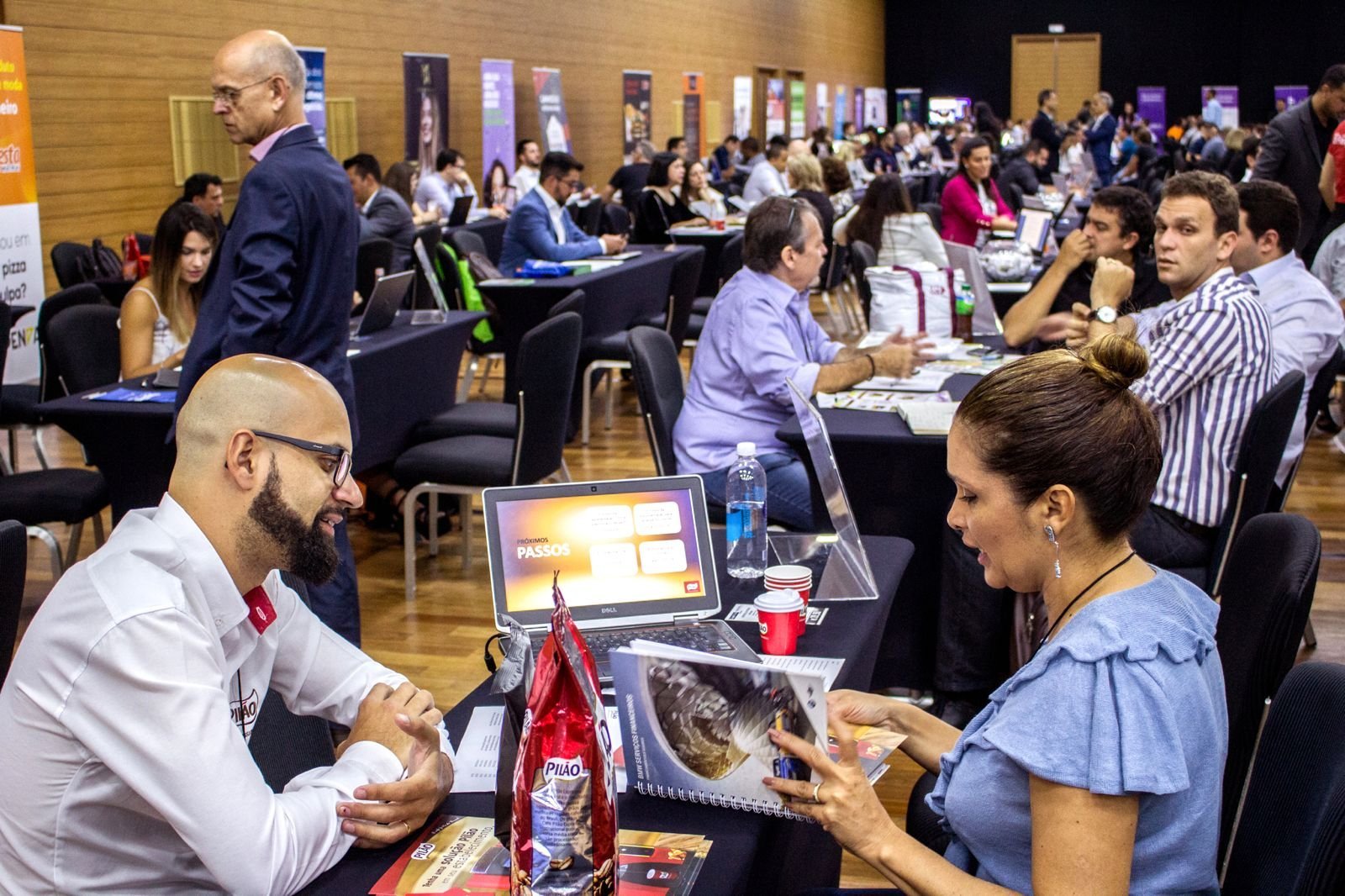 Franchise4u leva oportunidades de franquias para Florianópolis e região com modelo de evento exclusivo