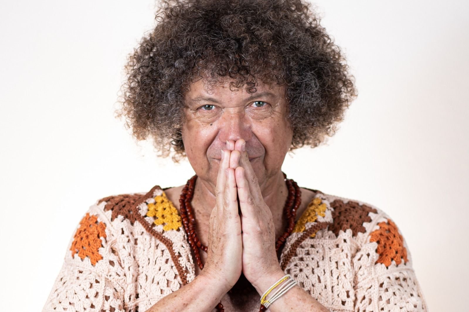 Dentinho arueira celebra 40 anos de cantoria com o lançamento do álbum "pronto pra festa" em show especial