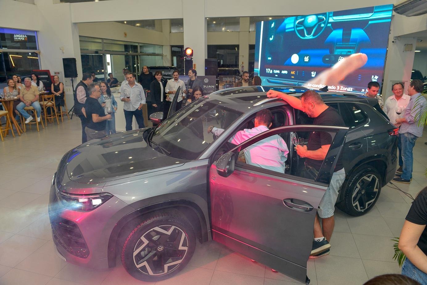 Novo Tiguan R-Line é lançado na Promenac Praia Brava
