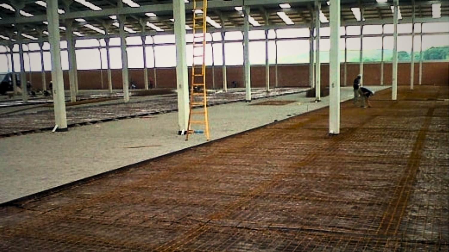 Inverno úmido e o "custo da chuva": como a umidade de julho de 2026 ameaça a estrutura de pequenas obras e galpões no litoral de SC